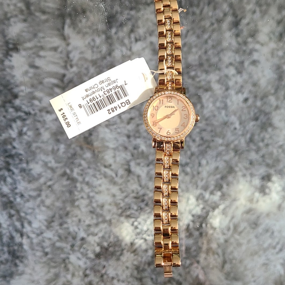 EUC Fossil Watch Rose Gold With Diamonds - Picture 5 of 5